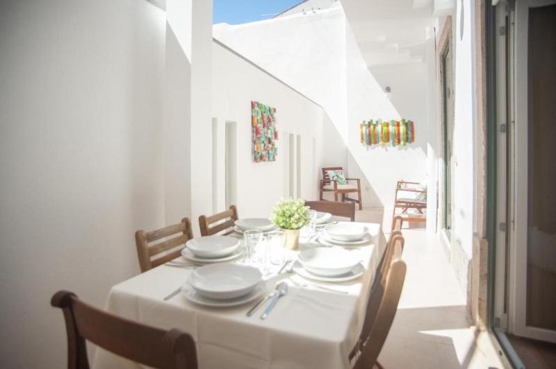 Цены на My Fair Lisbon - Bairro Alto Fine Apartments в Лиссабоне