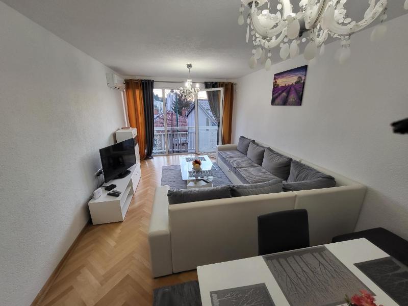 Deluxe Katana dream house old town, with parking garage — забронировать отель в Сараево