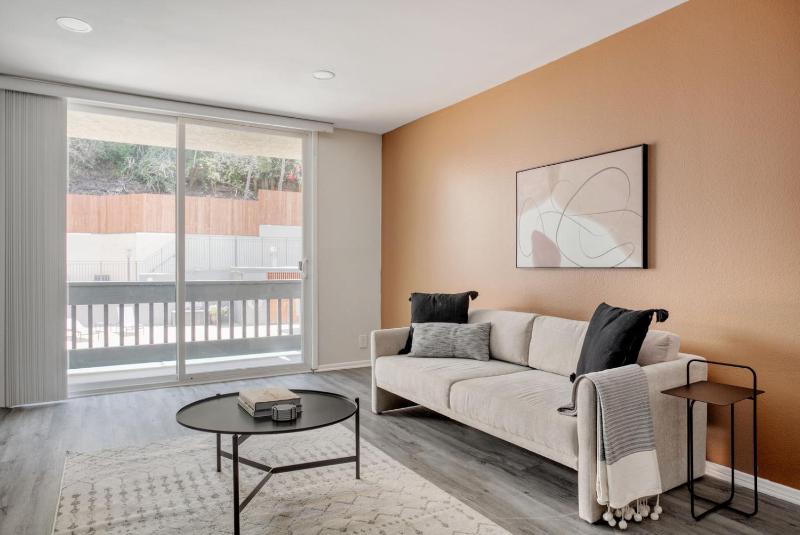 Цены на Pacific Palisades 1br w pool close to beach LAX-1109 в Лос-Анджелесе