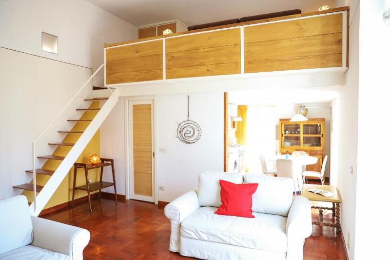 Classic Apartment in Bagnoli by Wonderful Italy — забронировать отель в Неаполе