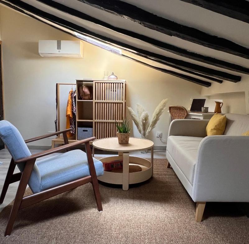 Charming apartment in the heart of Madrid — отель с удобным расположением в Мадриде
