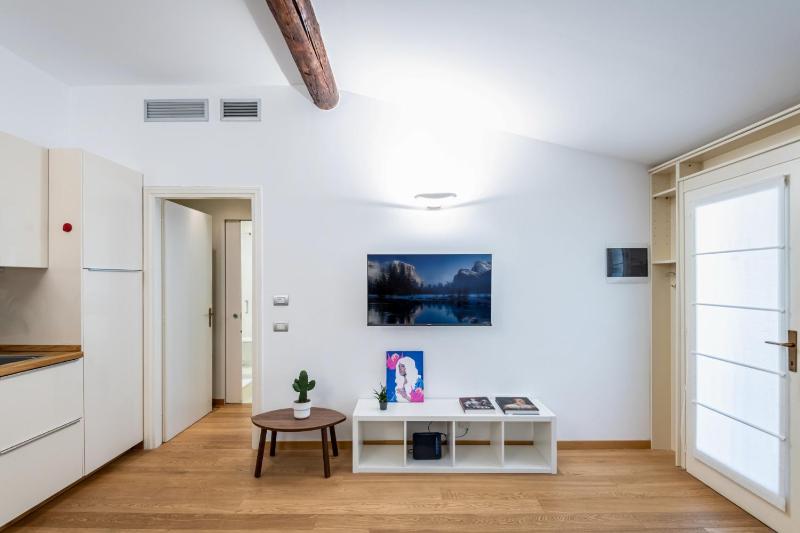 Easylife - Romantico appartamento sulla Darsena — отель с удобствами в Милане