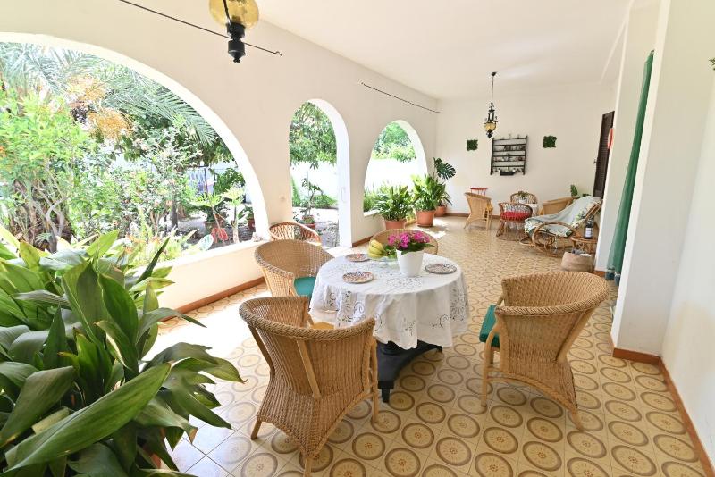 IzzHome Coloniale a Pula - Affascinante casa con terrazza