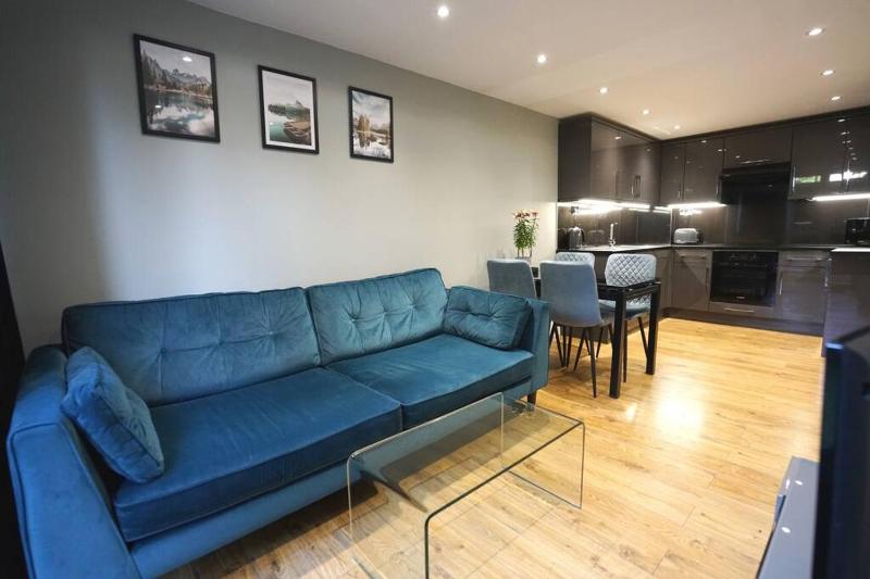 Central 4bed/2bath garden flat office free parking — отель с удобным расположением в Лондоне