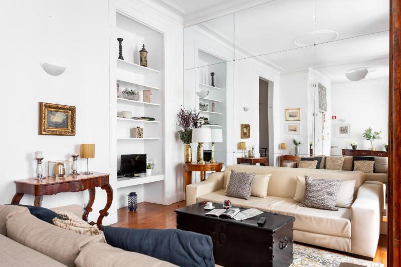 ALTIDO Sleek flat in central Chiado — отель в Лиссабоне, Португалия