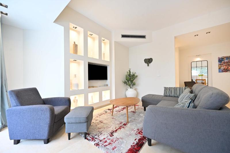 Gorgeous 2BR at Ruppin by HolyGuest — комфортный отель в Тель-Авиве