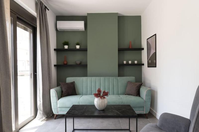 Academy Elegant Apartment #401 / Stunning Terrace — отель с удобным расположением в Афины
