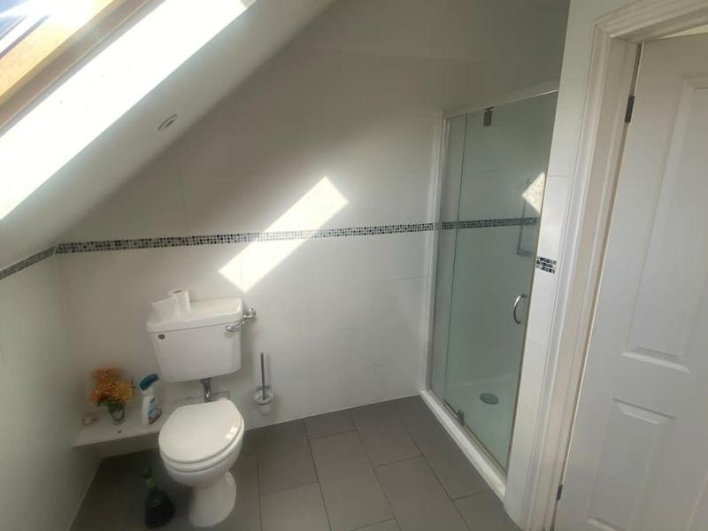 Cosy attic flat with views — забронировать отель в Лондоне