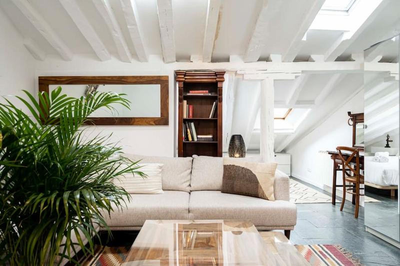 Beautiful central attic-Malasana-Gran Via-FUEN42 — отель с удобным расположением в Мадриде