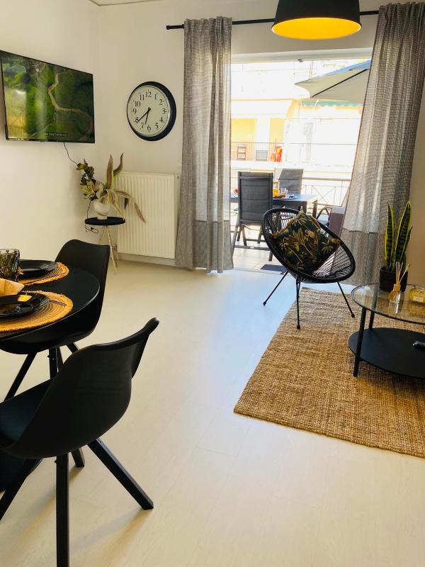 2 BD Top Floor Aprt with Acropolis view — отель с удобствами в Афины