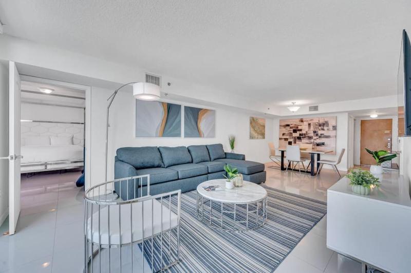 Luxurious private unit with parking — отель с удобным расположением в Майами