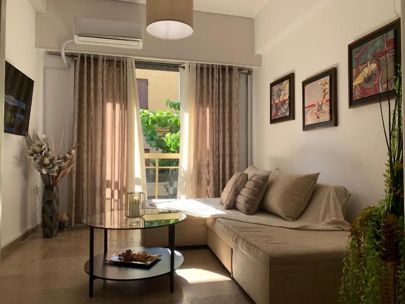 Цены на Acropolis Hill Apartment в Афины