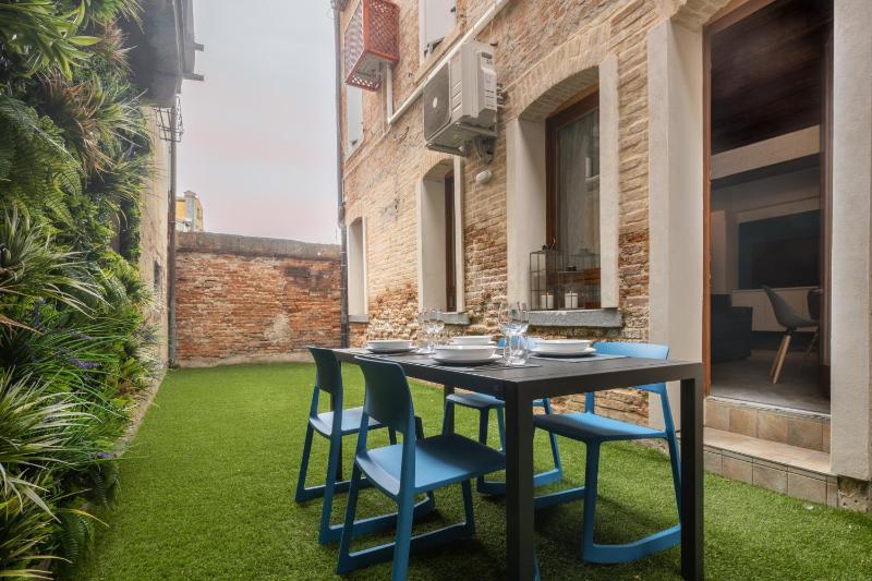 Castello Apartment with Garden R&R — отзывы гостей и цены