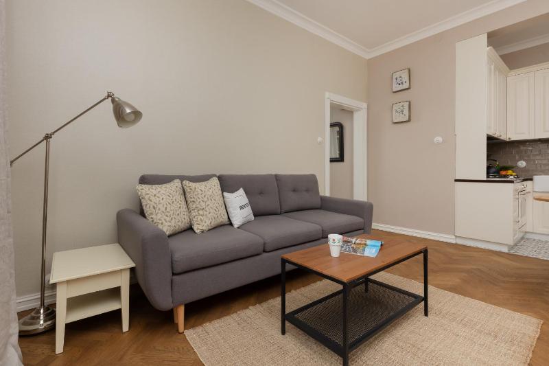 Metro Rondo ONZ Apartment by Renters — забронировать отель в Варшаве