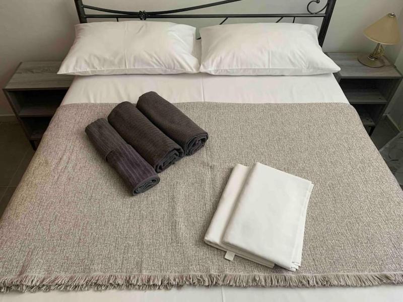 Central Apartment near metro Keramikos- Airport — забронировать отель в Афины