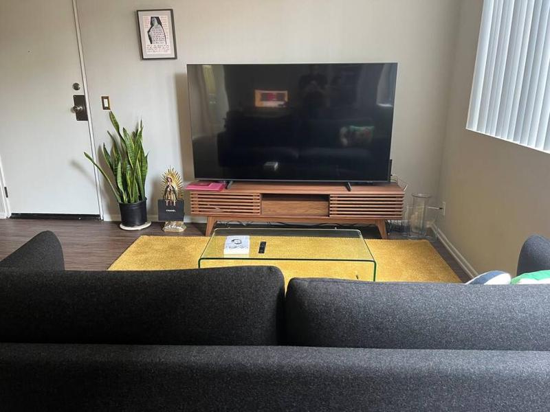 Cute and cozy apartment in WeHo. — комфортный отель в Лос-Анджелесе
