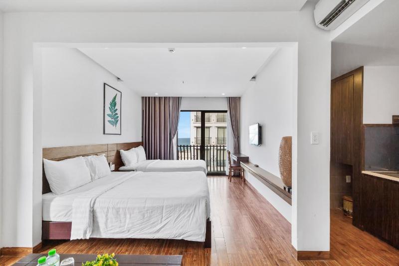 Сравните цены на Amis Hotel & Apartment - 50m to My Khe Beach в Дананге