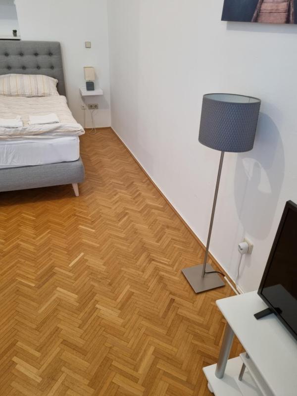 Цены на AlPa 2 Zimmer Wohnung in Wien Rochusmarkt в вене