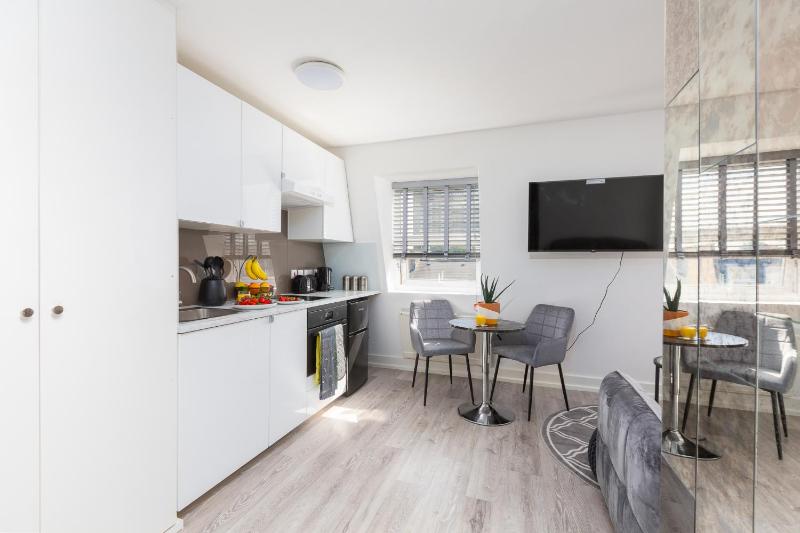 Modern Large Studio, 15 mins walk to Notting Hill (5) — отель с удобствами в Лондоне