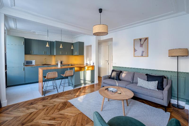Цены на Suite Le Bijou Champs Elysees - 1BR en suite - monthly lease в Париже