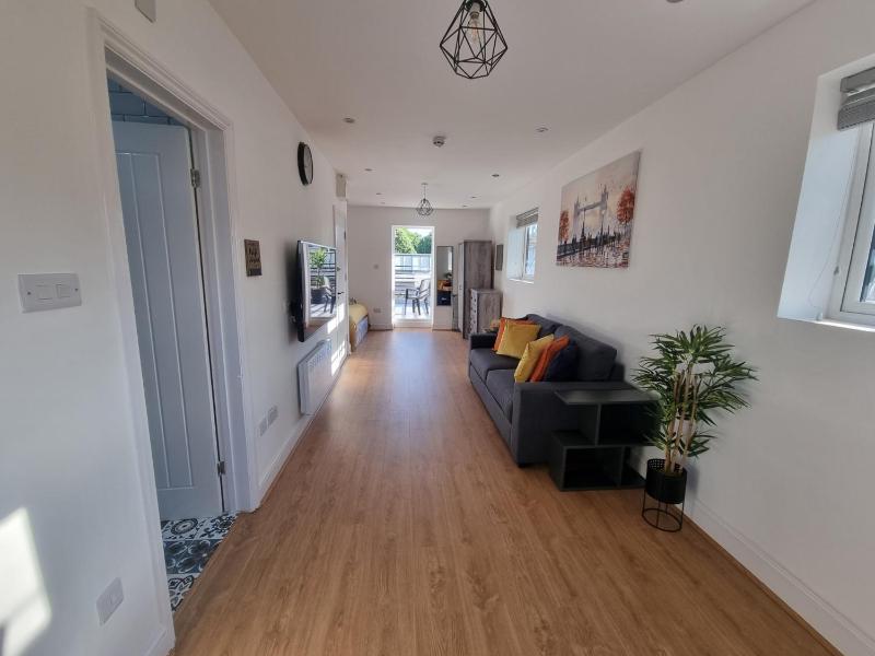 Stunning roof terrace studio flat — отель с удобствами в Лондоне
