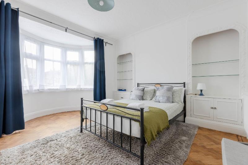 Near Wembley, beautiful apartment with garden, self check-in — отзывы гостей и цены