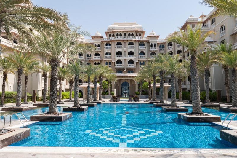 Цены на Grandeur Resort Palm Jumeirah Beachfront & Pool в Дубае