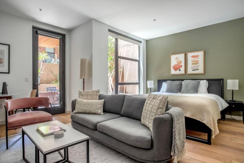 Hollywood studio w concierge pool nr shops LAX-1089 — забронировать отель в Лос-Анджелесе