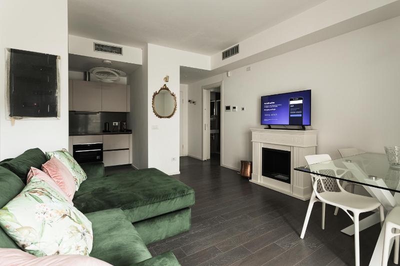 Stylish Flat with Garden — забронировать отель в Риме