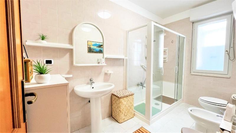 Bougainvillea Bank a Monserrato - Lussuoso Appartamento