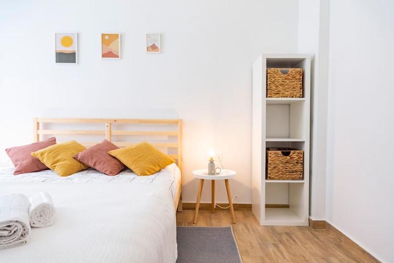 Charming Hygge Apartment Ideal for Long Term Stays — отель с удобствами в Афины