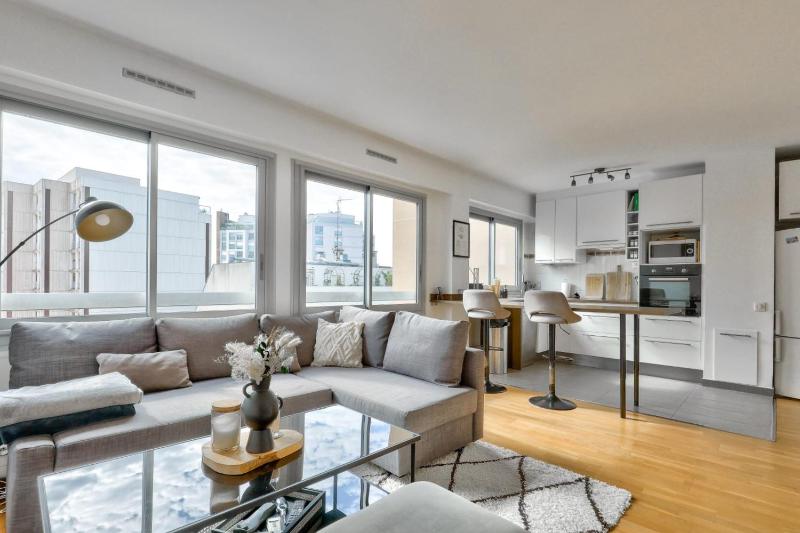 Bright apartment for 4 - Paris 20E Nation — отель с удобствами в Париже