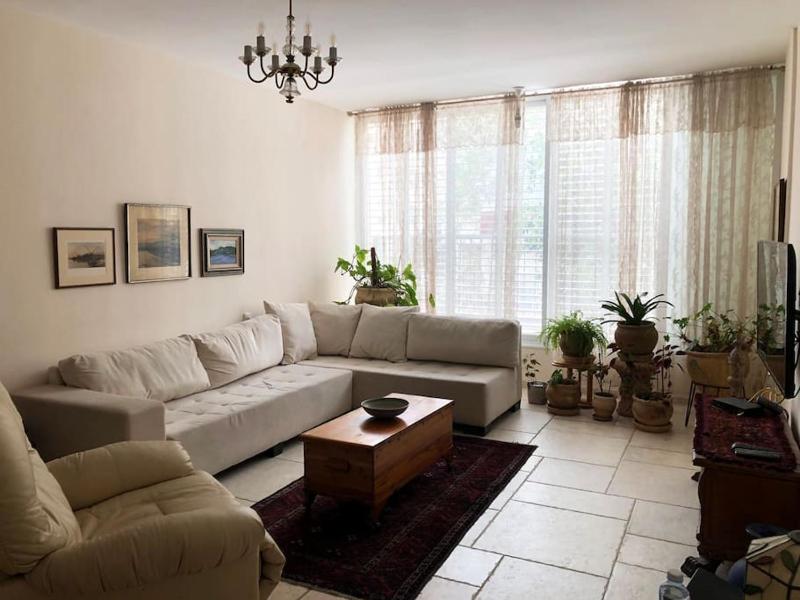 VINTAGE FLAT STEPS FROM THE BEACH — отзывы гостей и цены