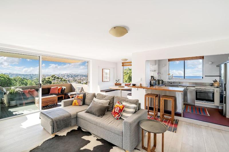 Цены на The Edward at Bondi - A Blissful Beachside Retreat в Сиднее