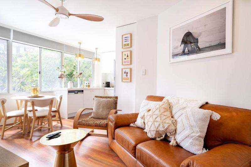 'The Golden Gate' Cosy & Charming Inner-City Retreat — отель с удобным расположением в Сиднее