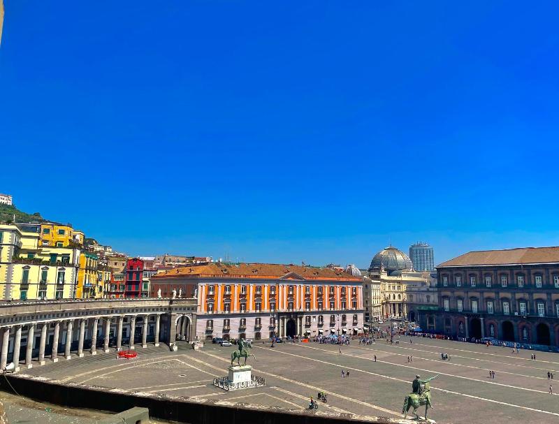 'Na Piazza - Apartment with view — забронировать отель в Неаполе