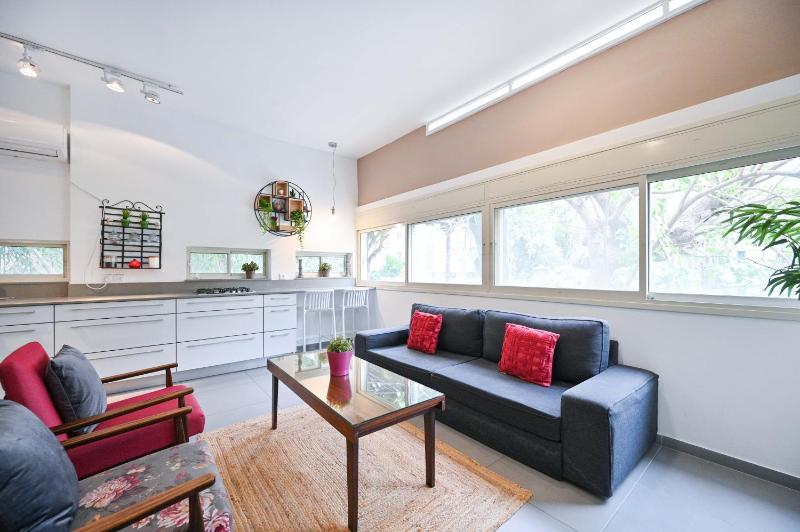 Great 2BR in Lassale street by HolyGuest — отель с удобствами в Тель-Авиве
