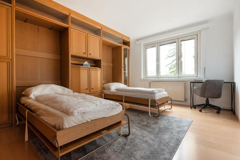 Helles, ruhiges und geraumiges Apartment im Grunen — отель с удобным расположением в вене