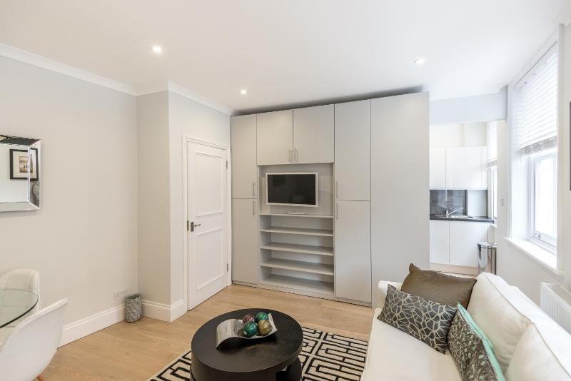 High Street Kensington Apartment 3 — отель в Лондоне, Соединенное Королевство
