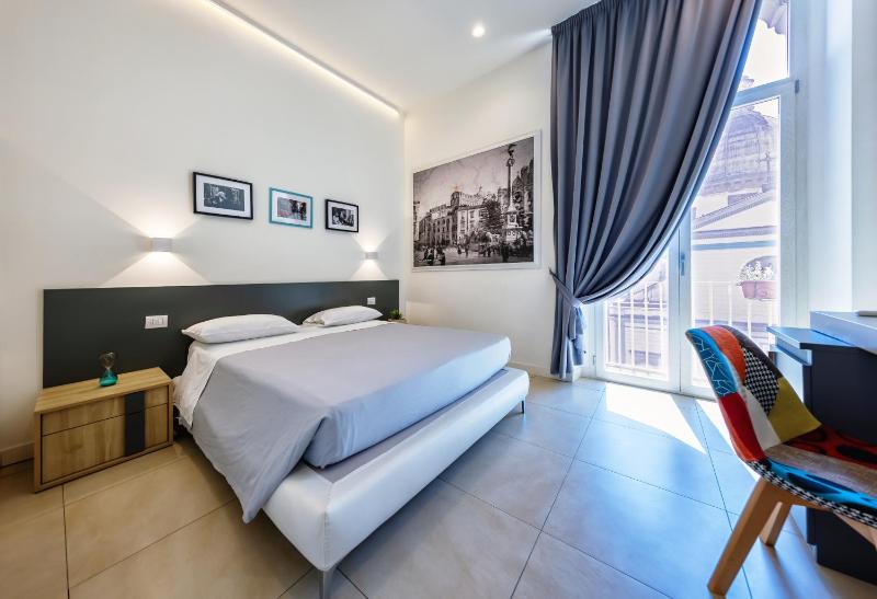 Napoli Squares Suites — отель с удобствами в Неаполе