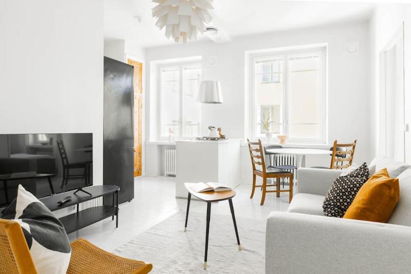 Цены на Airy and Bright one-Bedroom apt в Хельсинки
