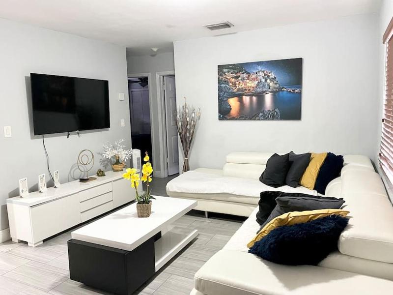 GREAT LOCATION Downtown/Airport/South Beach — отель с удобствами в Майами