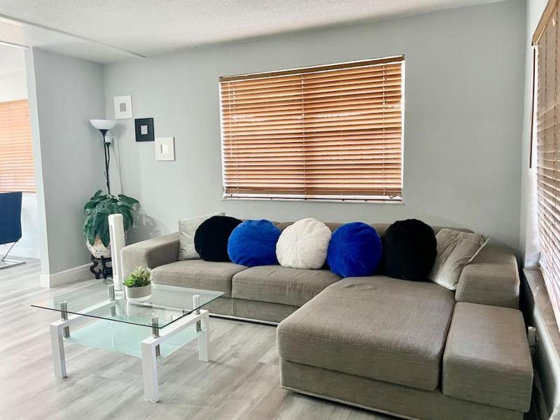SUPER CLOSE Beach, Airport, port, Downtown, Wynwood — комфортный отель в Майами