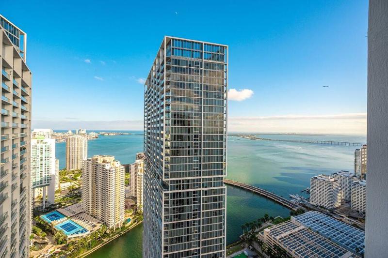 High Floor Icon Brickell Bay & Pool View 5 star SPA — отель с удобствами в Майами