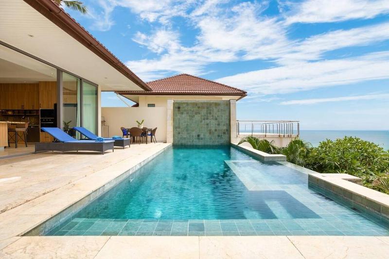 Stunning 5 Bed Pool Villa With a View KBR8 — забронировать отель в Кохе