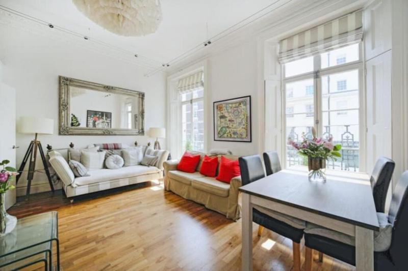 Hobart Home, spacious 2-bed flat in Pimlico — комфортный отель в Лондоне