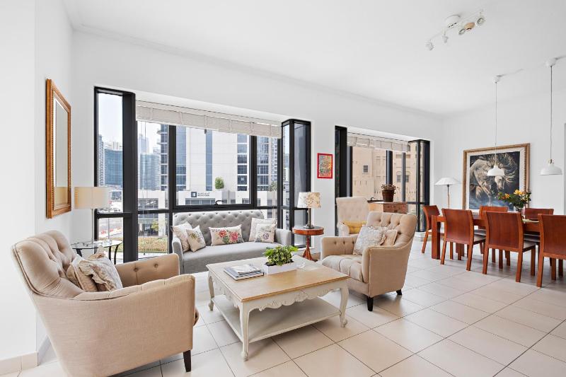 Цены на Stunning 2BR APT SR1 Tower Dubai в Дубае