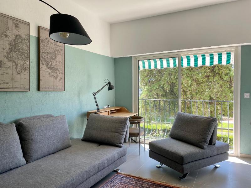 Цены на Air-conditioned apartment with garage near the sea в Николь