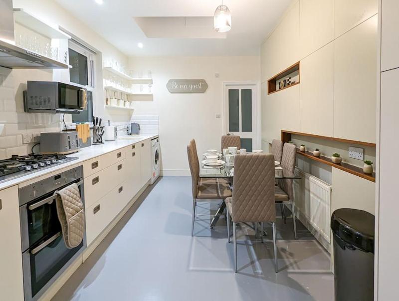 Charming 3BR in Trendy Tottenham Neighborhood — отель в Лондоне, Соединенное Королевство