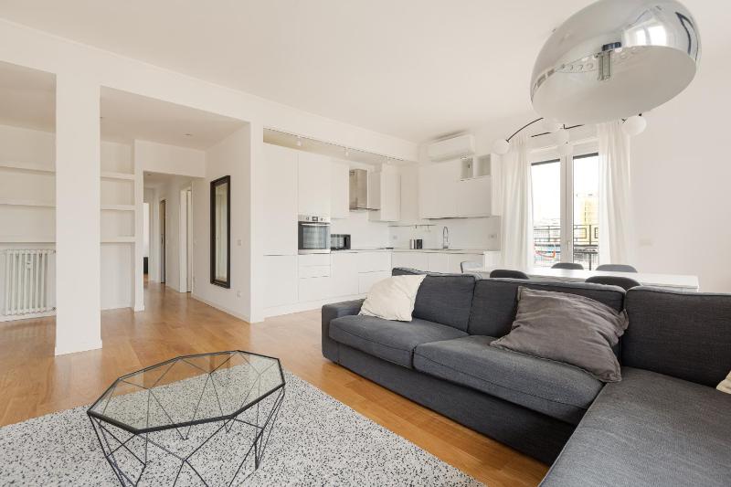 Bright Apartment Milano Centrale — комфортный отель в Милане